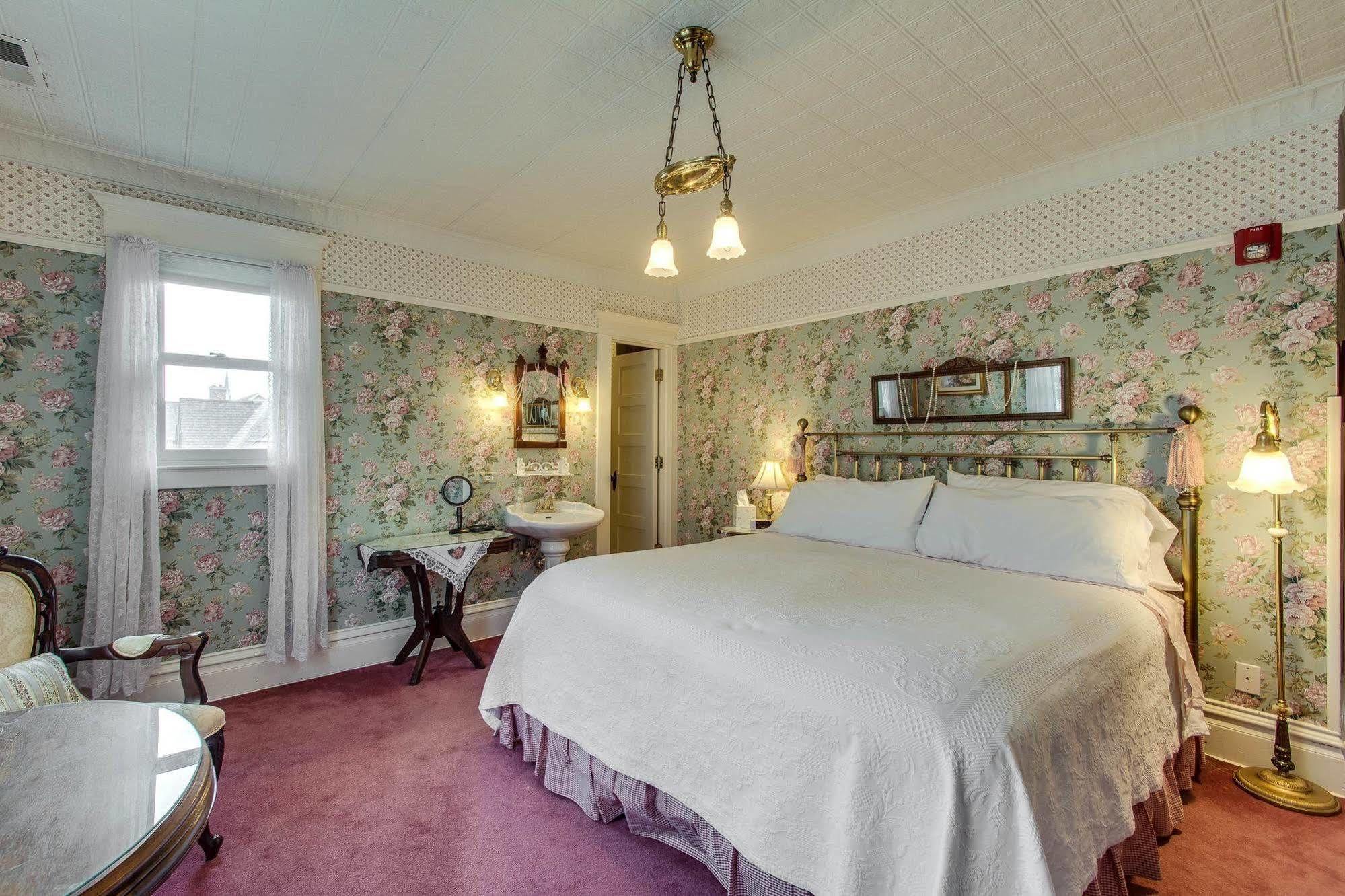 Harrison House Bed & Breakfastネイパービル エクステリア 写真